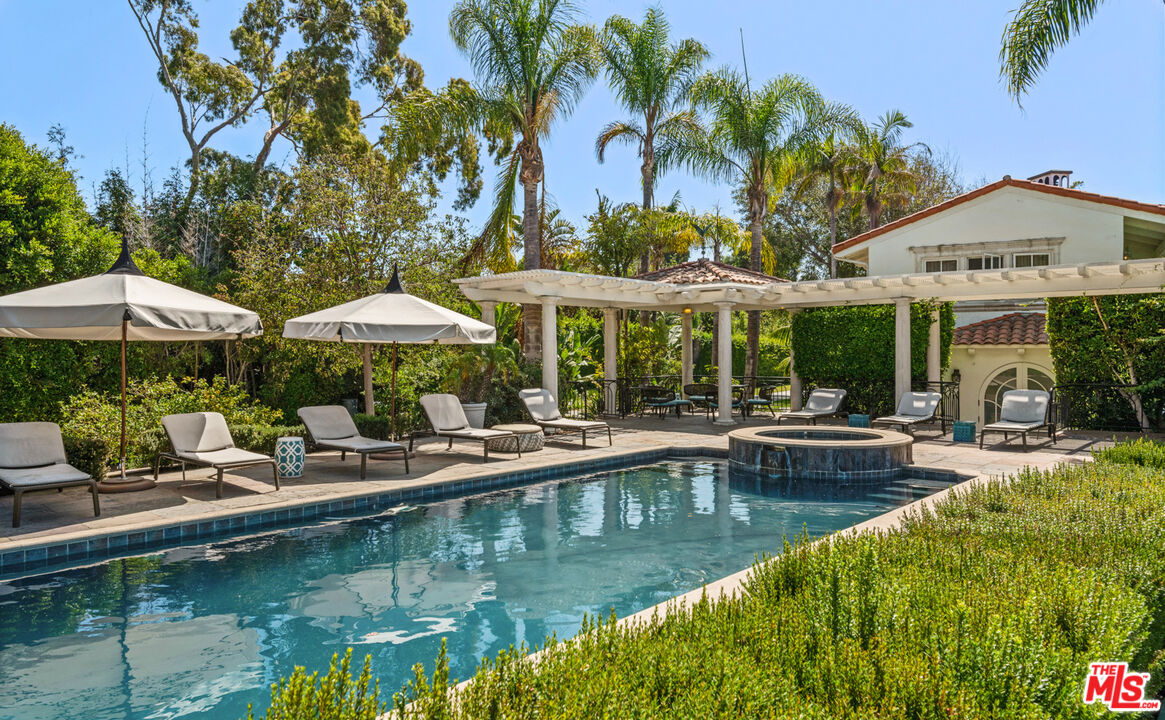 Property photo for 28899 Cliffside Dr, Malibu, CA