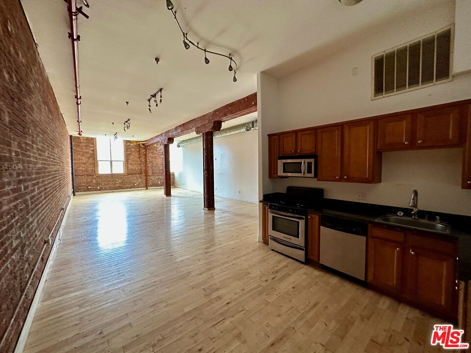 Property photo for 726 S Santa Fe Ave, #202, Los Angeles, CA