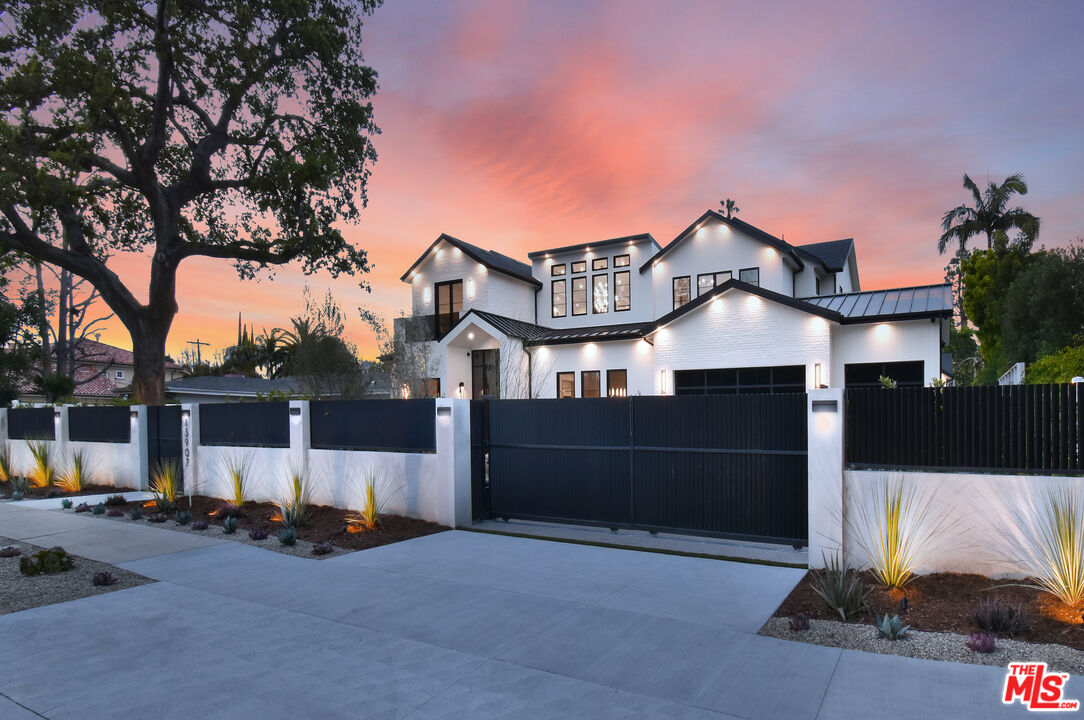 Property photo for 13907 Chandler Blvd, Sherman Oaks, CA