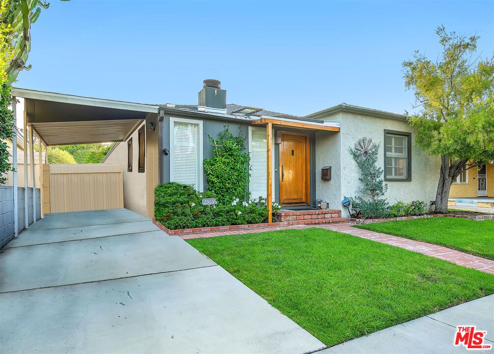 Property photo for 2909 Ocean Ave, Venice, CA