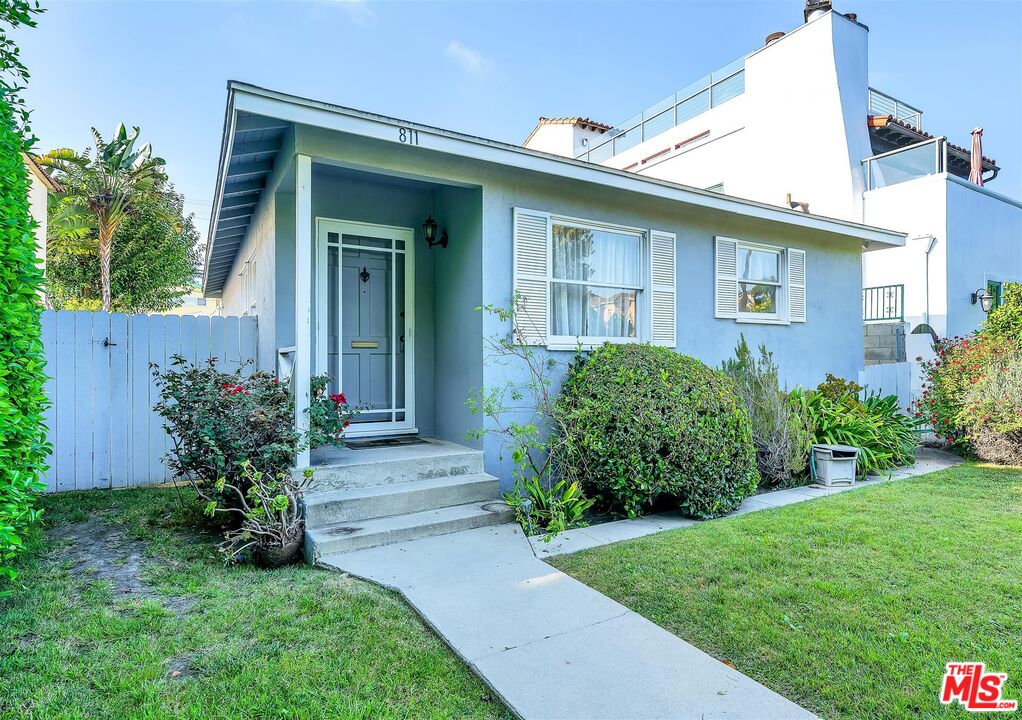 Property photo for 811 Howard St, Venice, CA