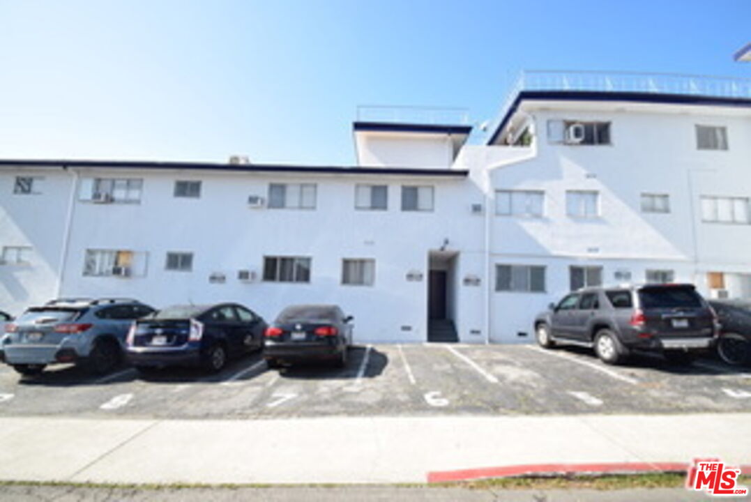 Property photo for 1940 Carmen Ave, #PENTHOUSE, Los Angeles, CA