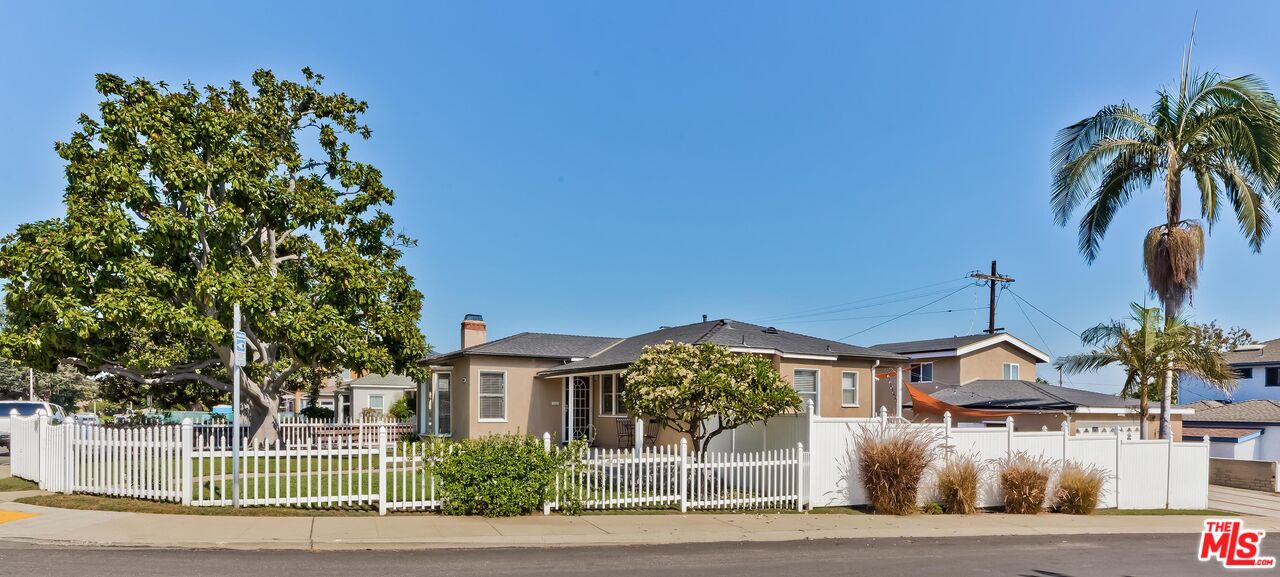 Property photo for 8116 Yorktown Ave, Los Angeles, CA