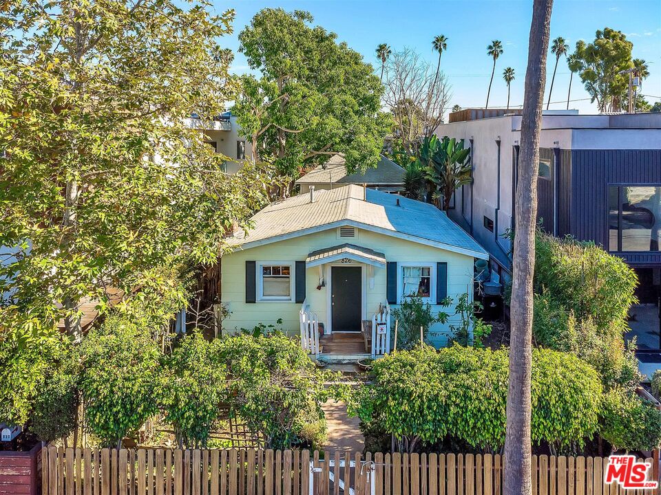 Property photo for 826 California Ave, Venice, CA