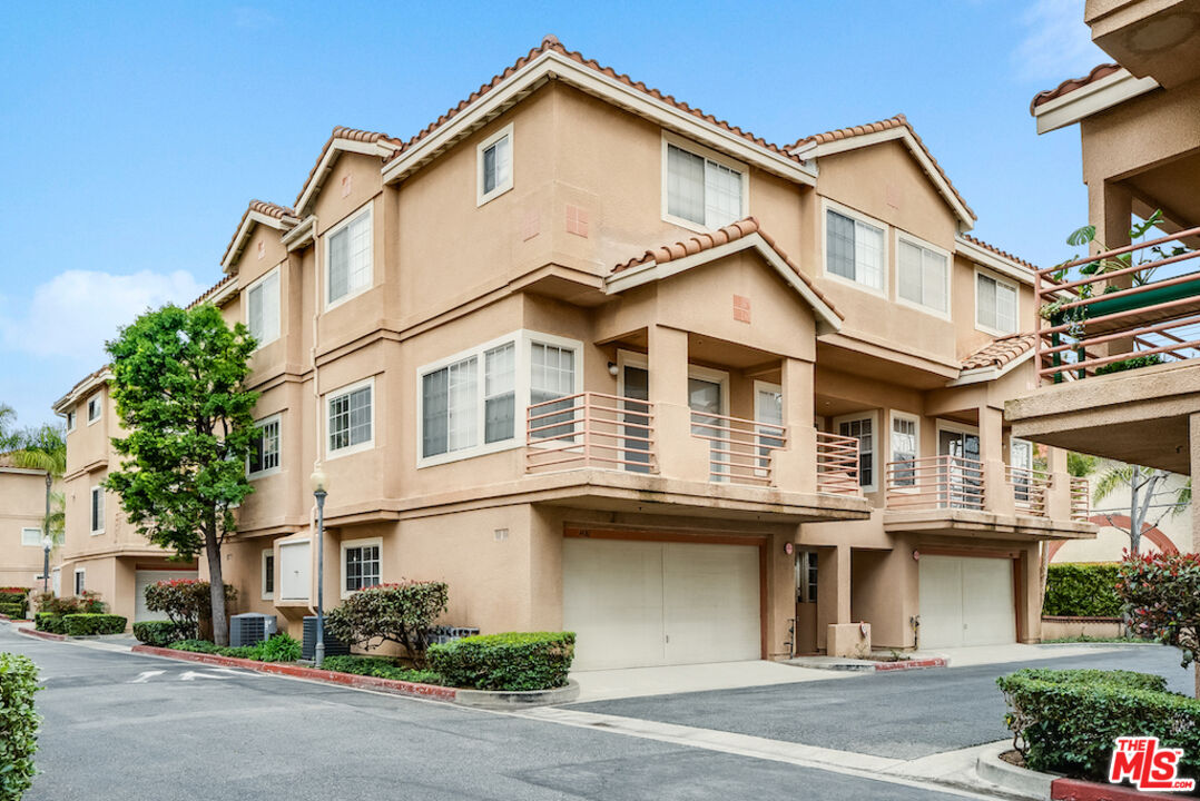 Property photo for 14061 Lemoli Ave, #6, Hawthorne, CA