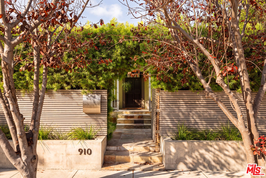 Property photo for 910 Superba Ave, Venice, CA