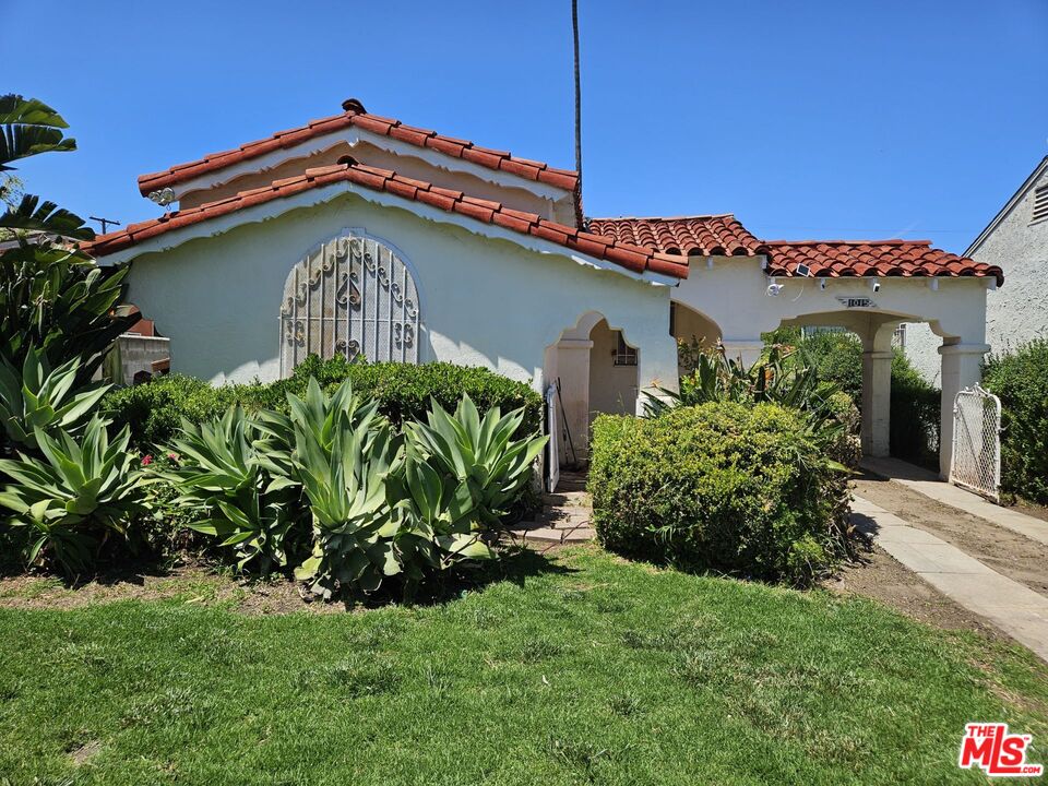Property photo for 1015 E 66th St, Inglewood, CA
