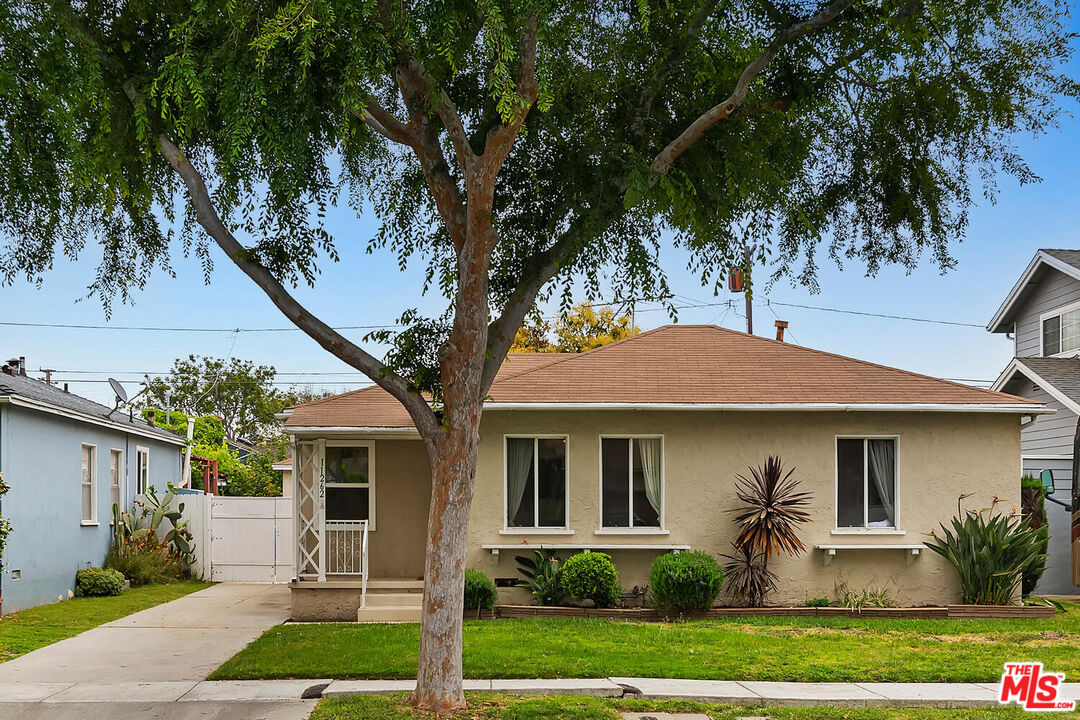 Property photo for 11262 Culver Park Dr, Culver City, CA