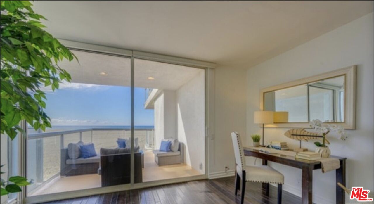 Property photo for 4 Quarterdeck St, #101, Marina Del Rey, CA