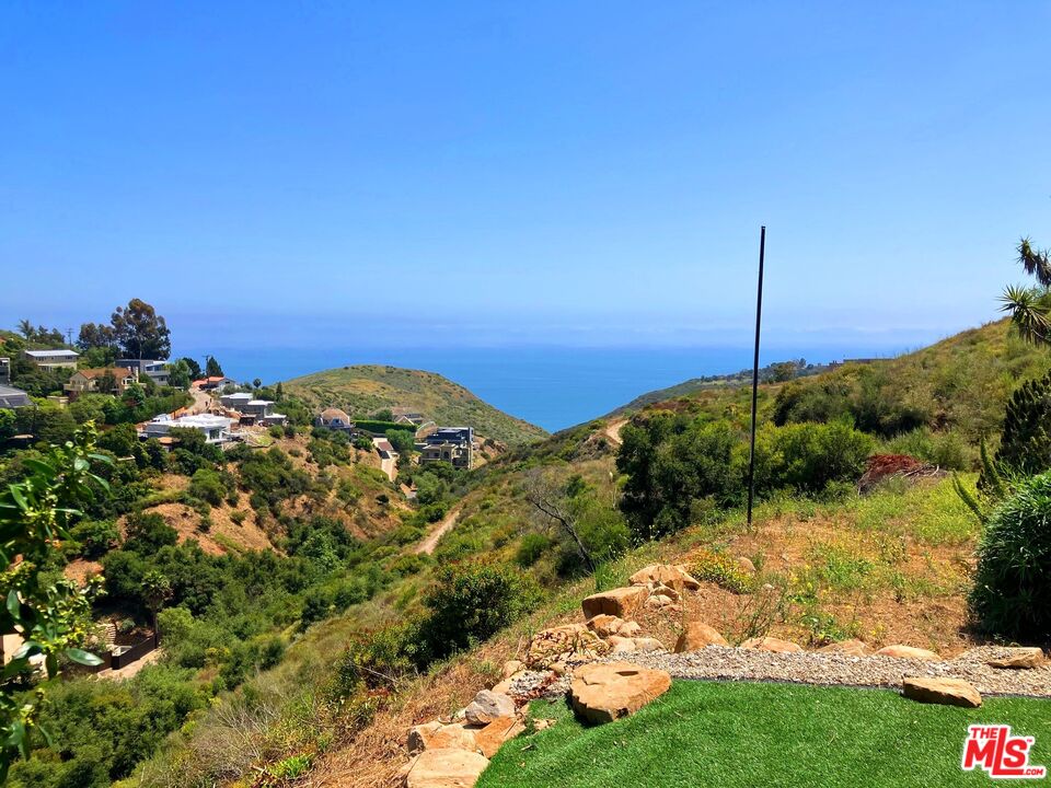 Property photo for 2828 McAlpine Dr, Malibu, CA