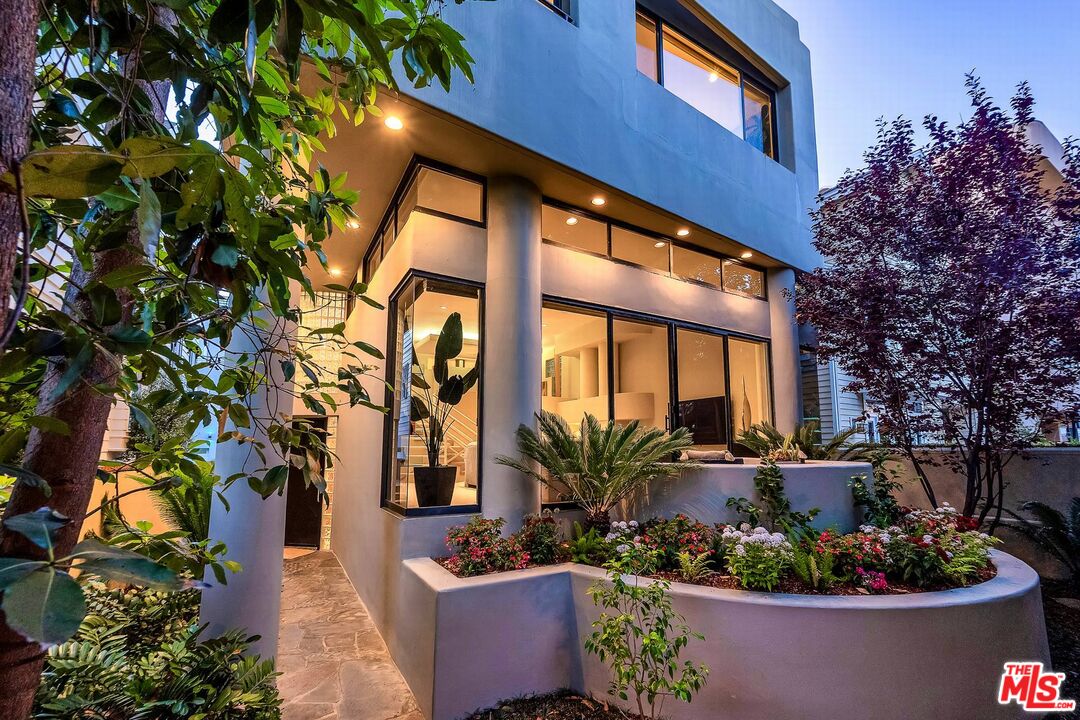 Property photo for 129 Spinnaker Mall, Marina Del Rey, CA