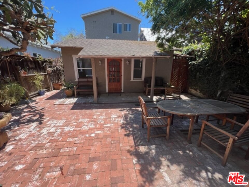 Property photo for 466 1/2 S Venice Blvd, Venice, CA