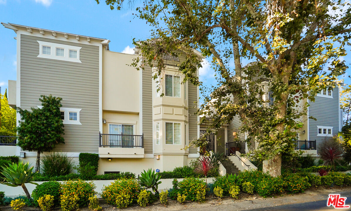 Property photo for 5101 Whitsett Ave, #111, Valley Village, CA