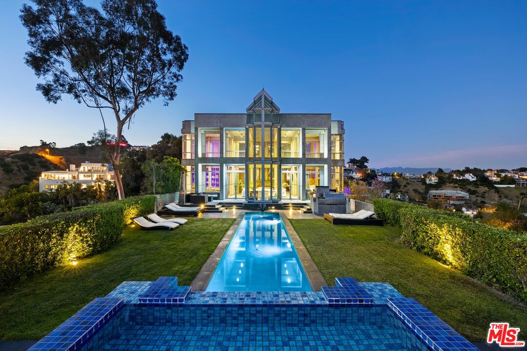 Property photo for 2260 Sunset Plaza Dr, Los Angeles, CA