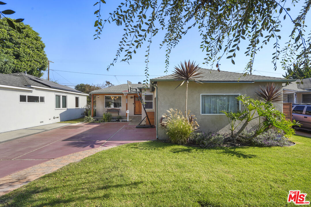 Property photo for 11460 Culver Park Dr, Culver City, CA