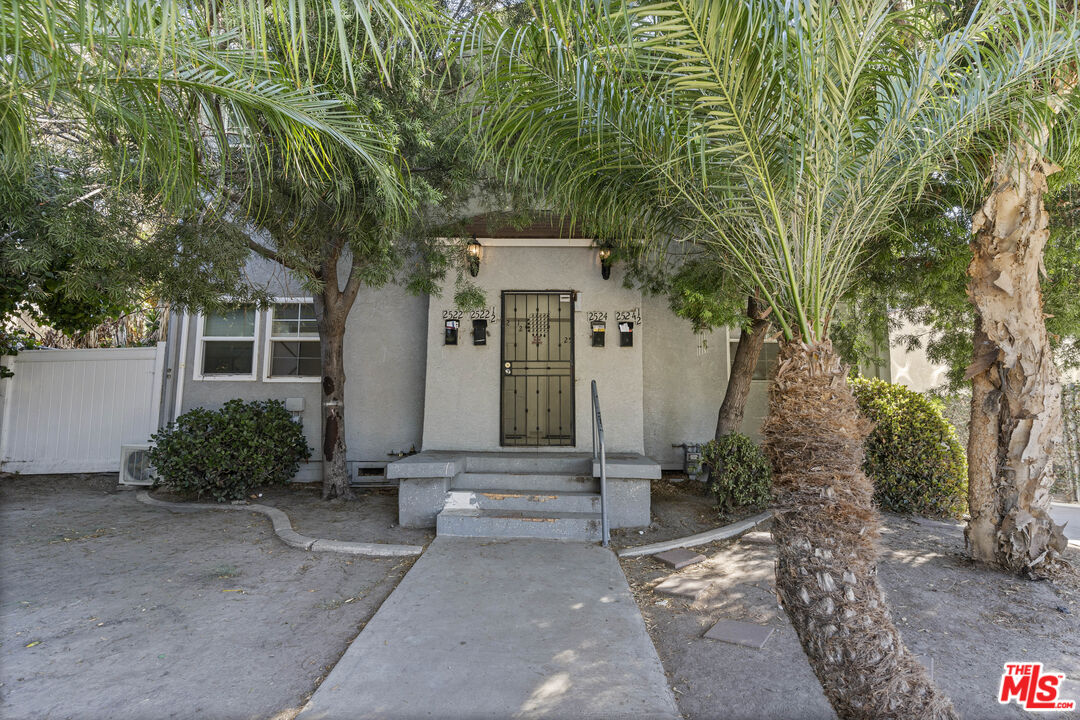 Property photo for 2522 S Dunsmuir Ave, Los Angeles, CA