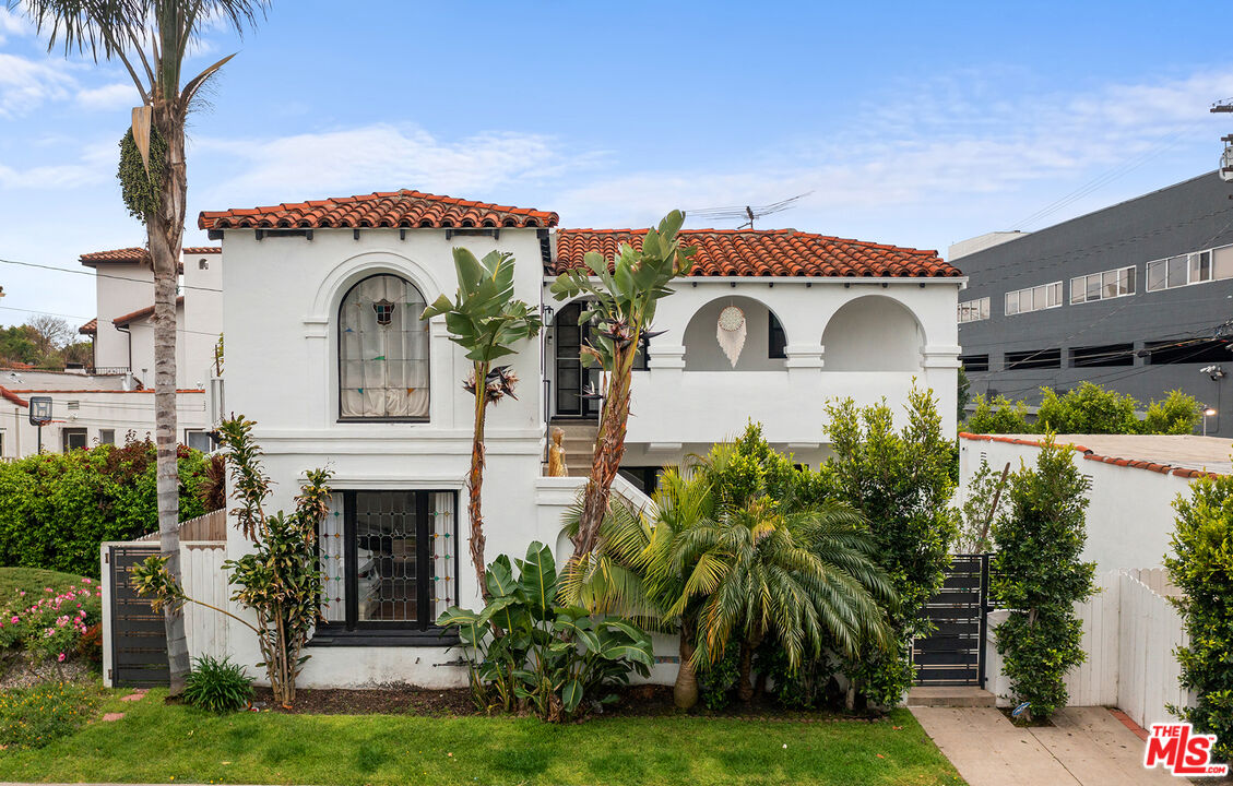 Property photo for 8472 Oakwood Ave, Los Angeles, CA