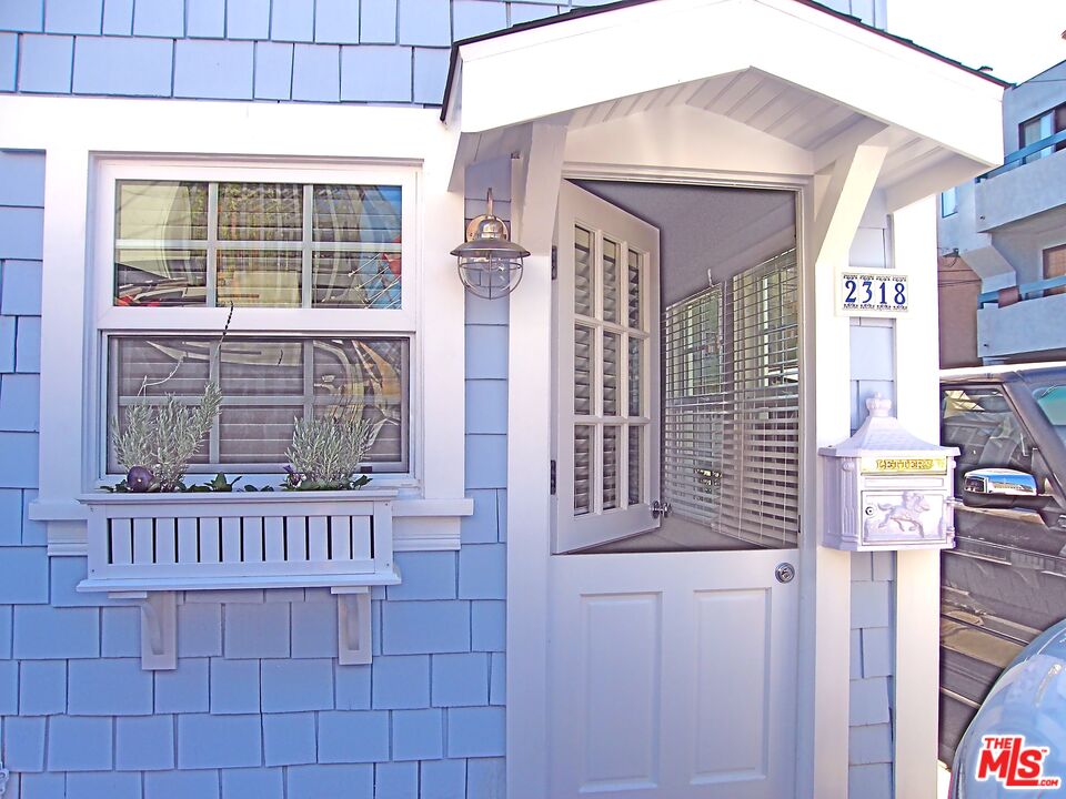 Property photo for 2318 Strongs Dr, Venice, CA