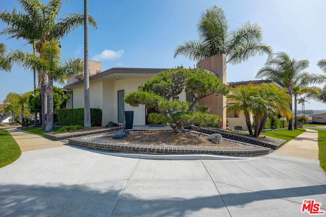 Property photo for 5200 Shenandoah Ave, Los Angeles, CA