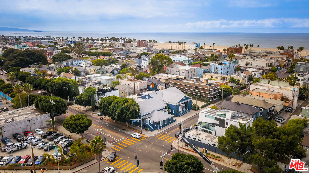 Property photo for 132 Brooks Ave, Venice, CA