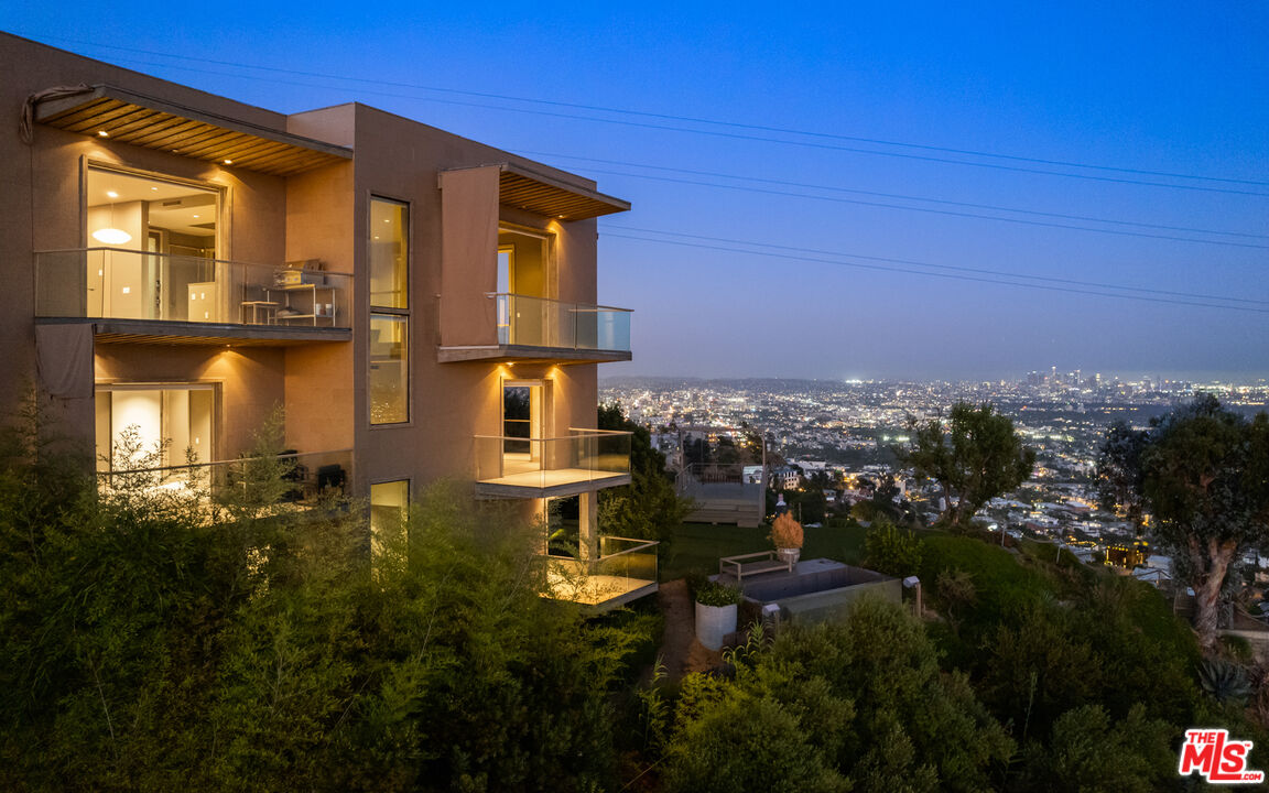 Property photo for 1600 Viewmont Dr, Los Angeles, CA
