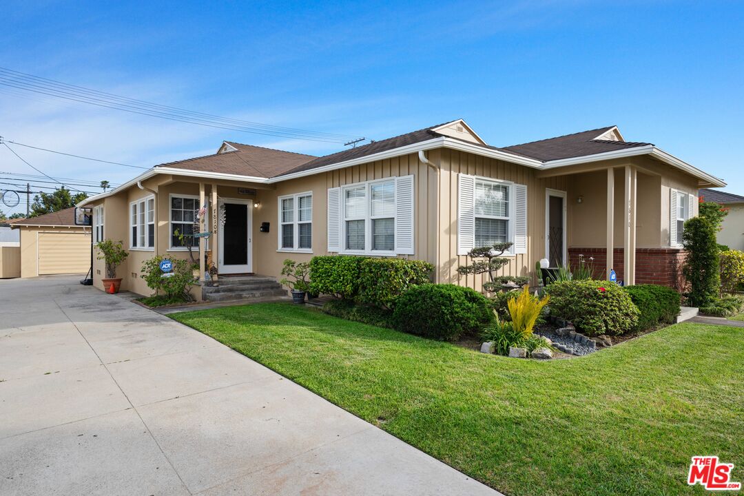 Property photo for 7810 Flight Ave, Los Angeles, CA