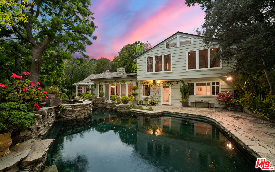 Property photo for 2576 Benedict Canyon Dr, Beverly Hills, CA