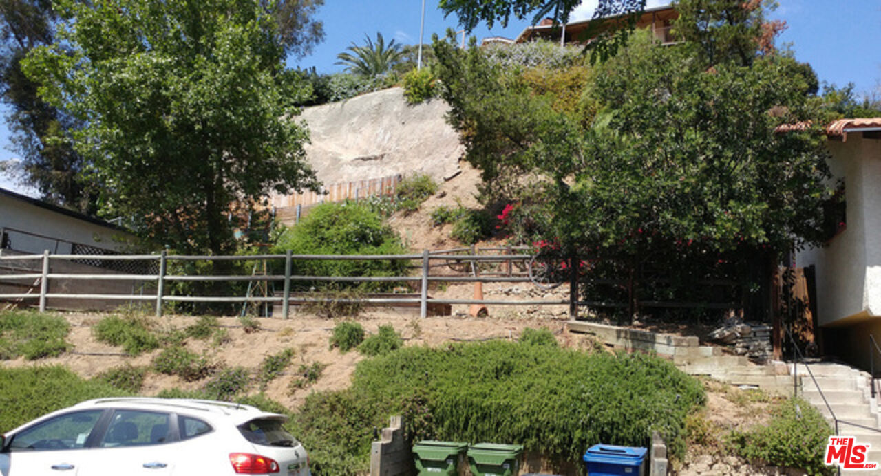 Property photo for 3334 N Knoll Dr, Los Angeles, CA