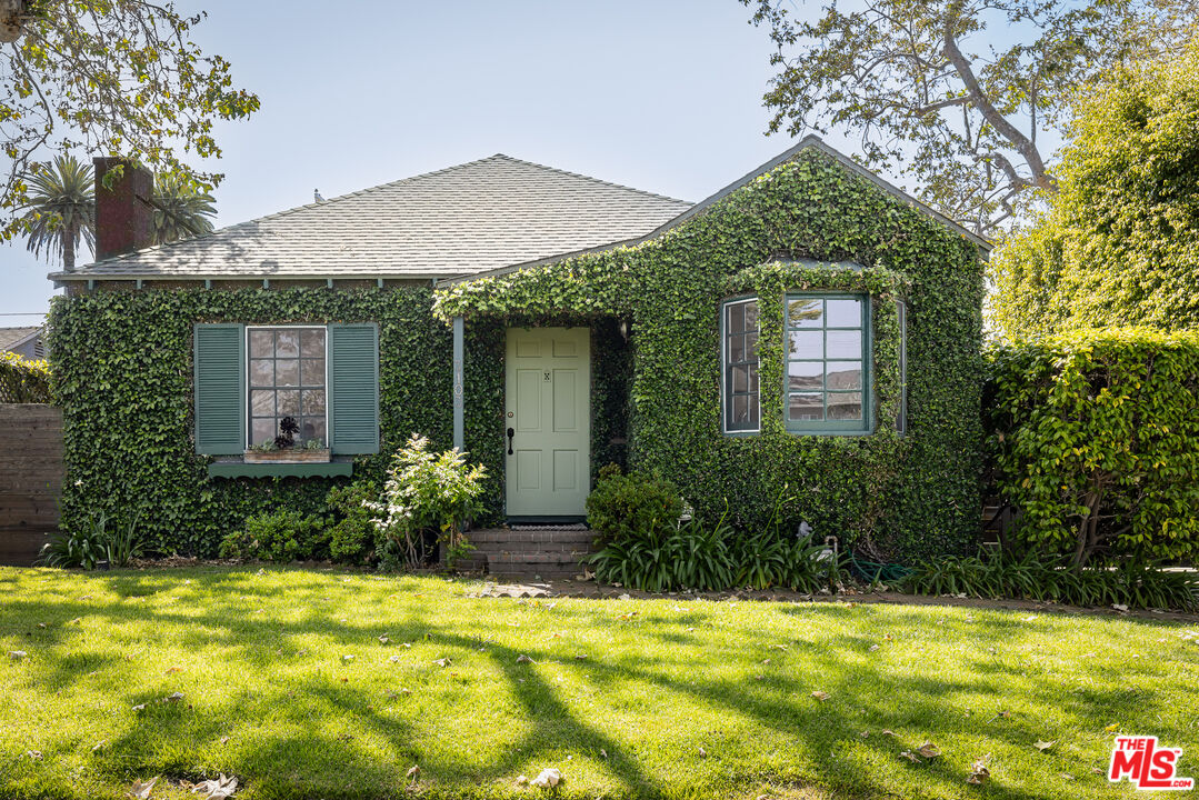 Property photo for 3103 Oakhurst Ave, Los Angeles, CA