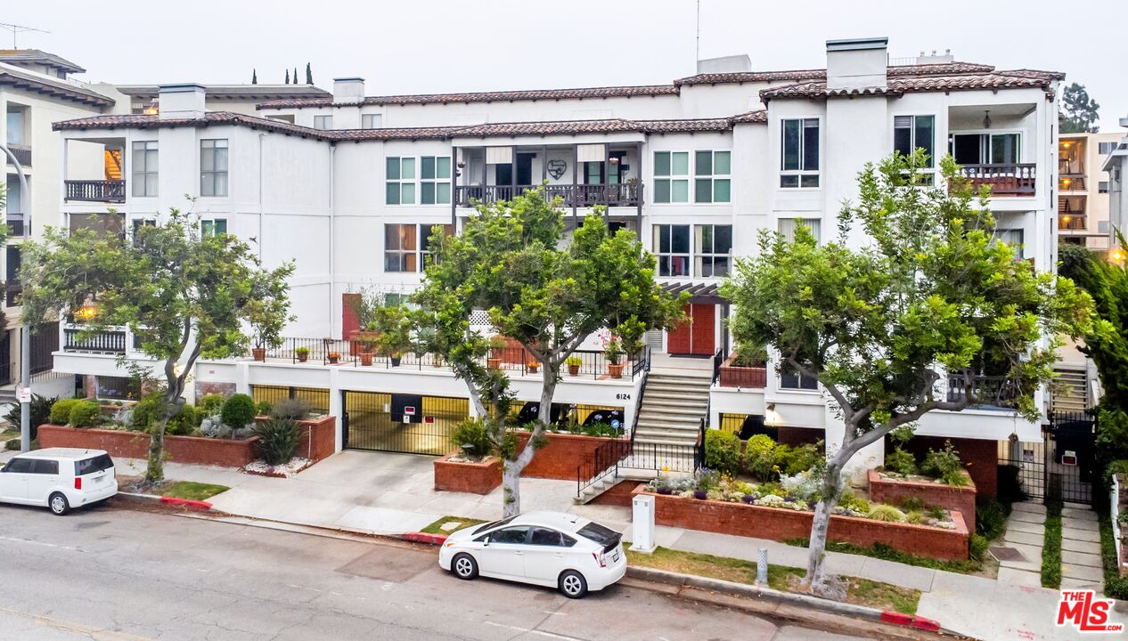 Property photo for 6124 Buckingham Pkwy, #307, Culver City, CA
