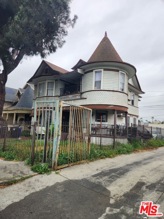 Property photo for 626 E 54th St, Los Angeles, CA