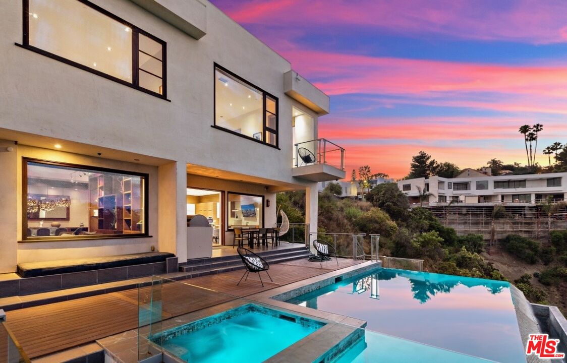 Property photo for 1018 Stradella Rd, Los Angeles, CA
