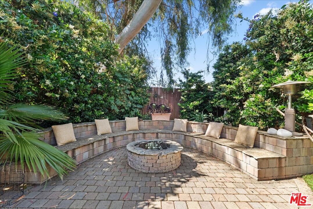 Property photo for 954 W 6th St, San Pedro, CA
