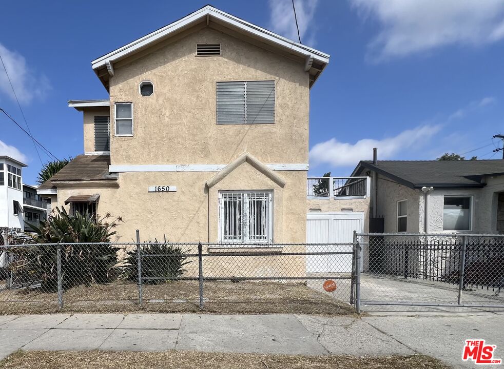 Property photo for 1650 S Rimpau Blvd, Los Angeles, CA