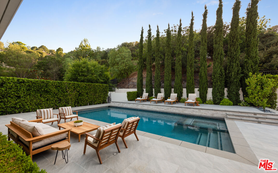 Property photo for 3685 Benedict Canyon Ln, Sherman Oaks, CA