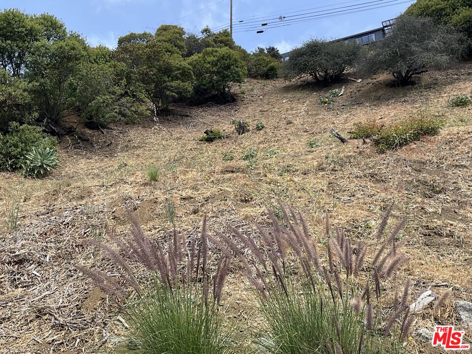 Property photo for 2734 La Cuesta Dr, Los Angeles, CA