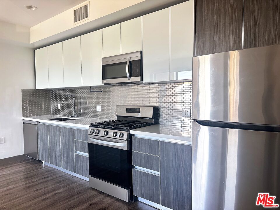 Property photo for 552 N Hobart Blvd, #316, Los Angeles, CA