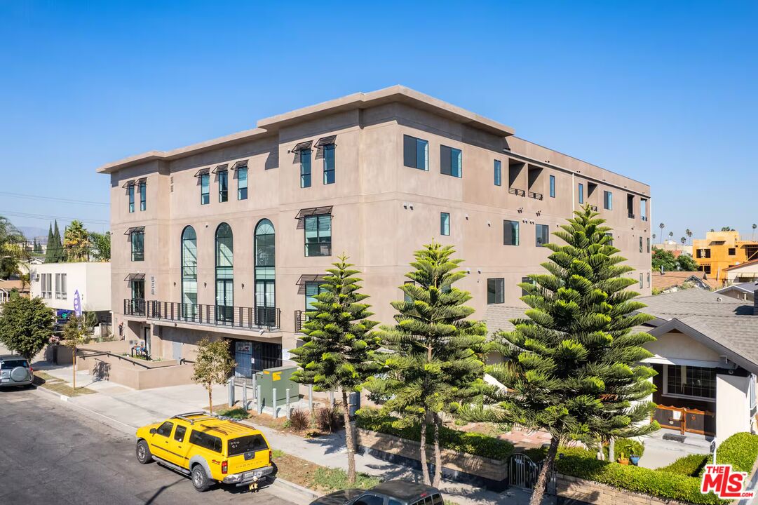 Property photo for 552 N Hobart Blvd, #208, Los Angeles, CA