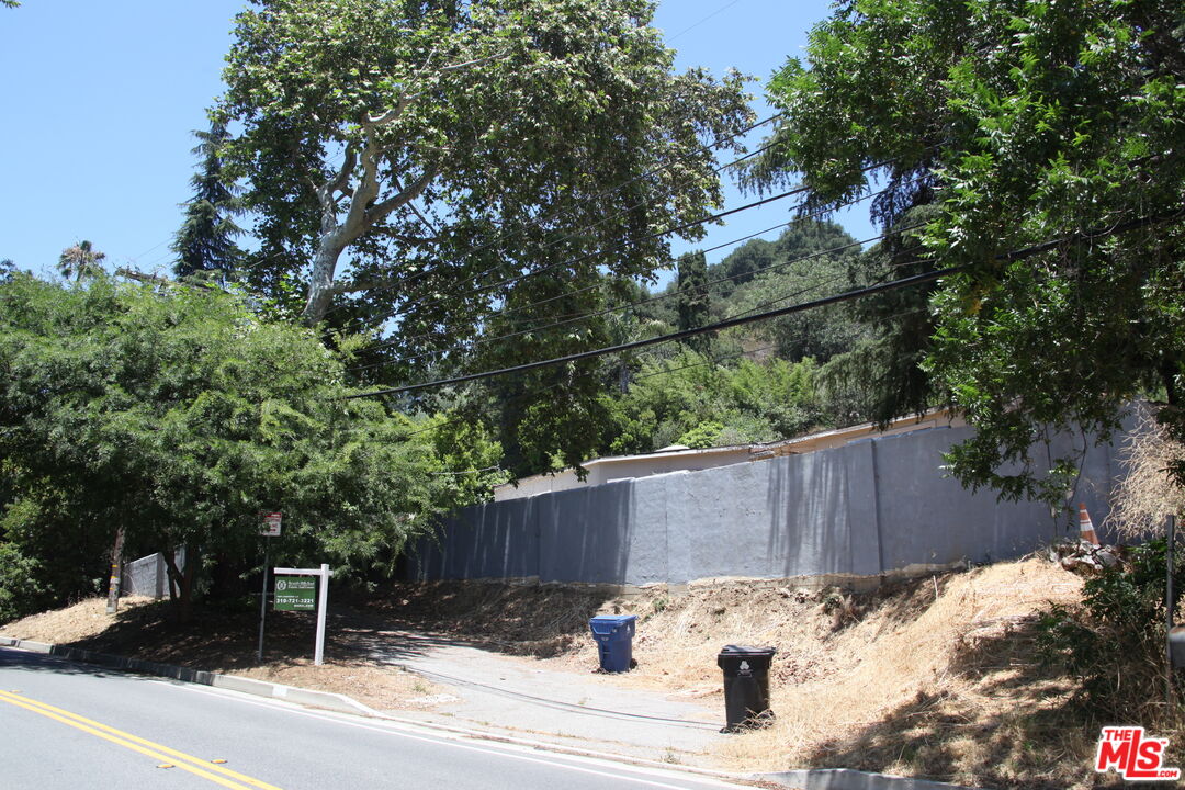 Property photo for 2534 Benedict Canyon Dr, Beverly Hills, CA