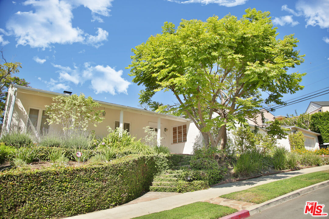 Property photo for 2963 Queensbury Dr, Los Angeles, CA