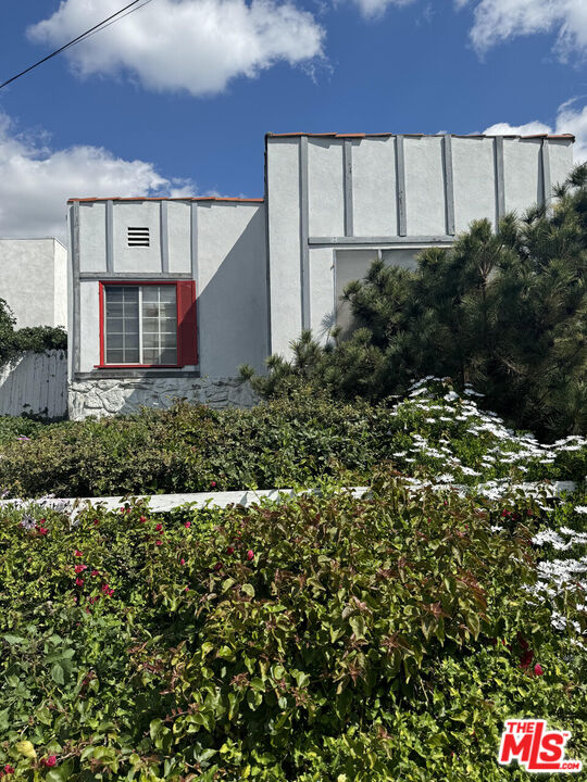 Property photo for 924 N Chester Ave, Inglewood, CA