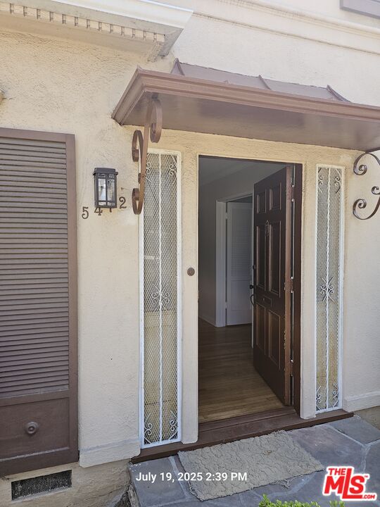 Property photo for 5472 Edgewood Pl, Los Angeles, CA