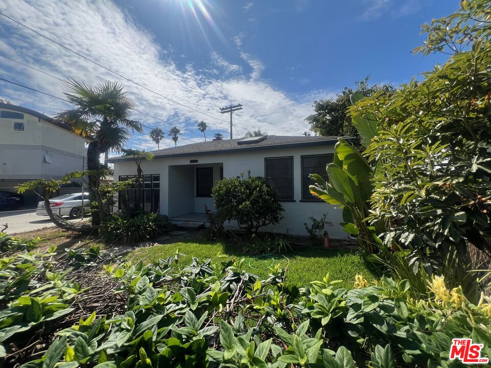 Property photo for 2433 Mckinley Ave, Venice, CA