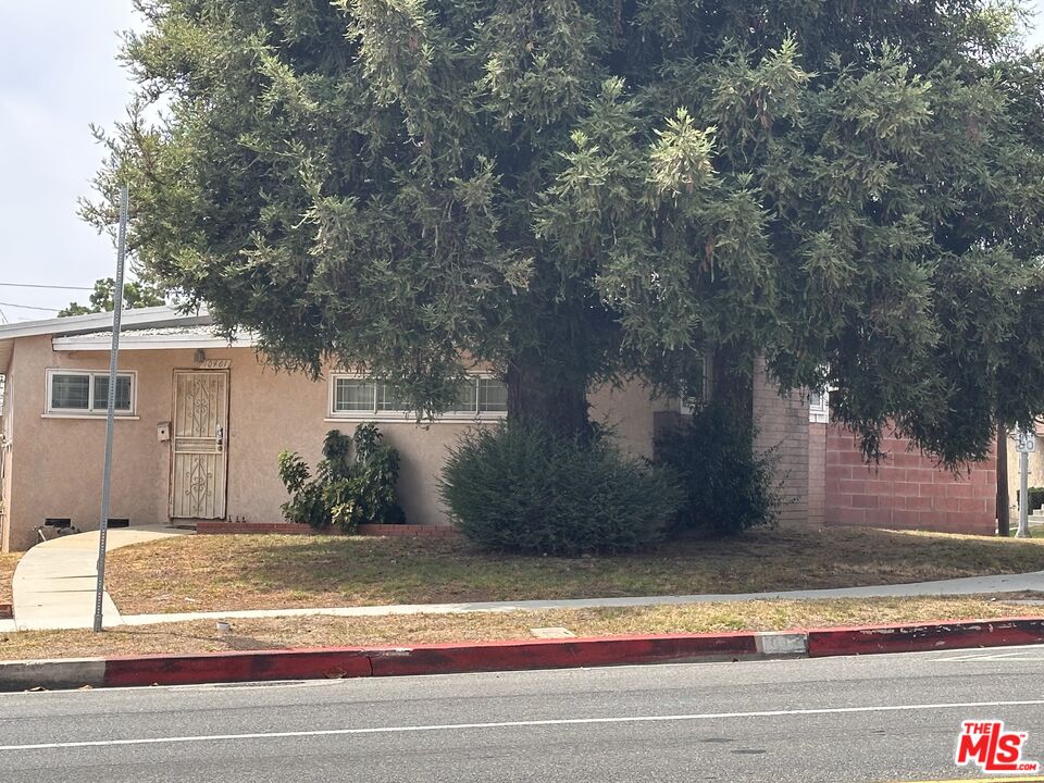 Property photo for 10401 S Van Ness Ave, Inglewood, CA