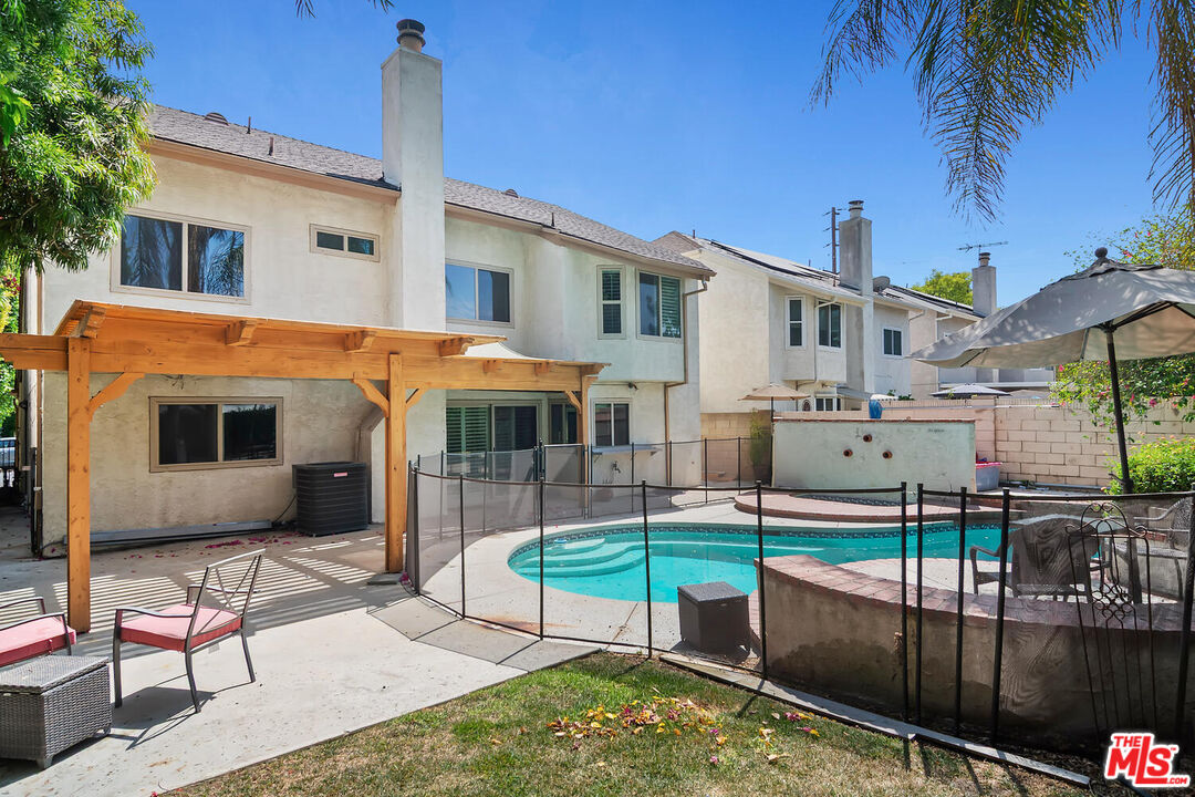 Property photo for 6263 Crebs Ave, Tarzana, CA