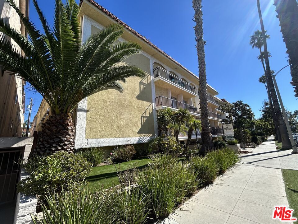 Property photo for 1033 6TH ST, #105, Santa Monica, CA