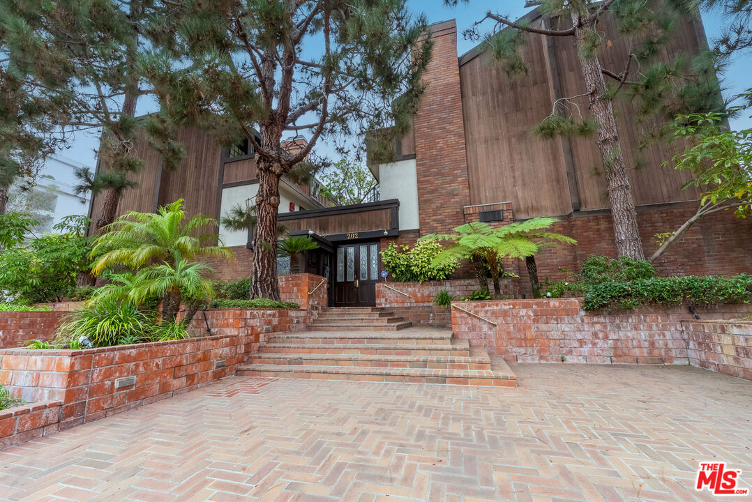 Property photo for 202 San Vicente Blvd, #15, Santa Monica, CA