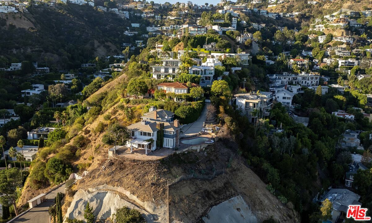 Property photo for 8900 Evanview Dr, Los Angeles, CA