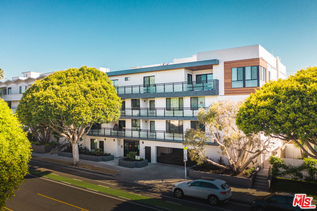 Property photo for 1115 14th St, Santa Monica, CA