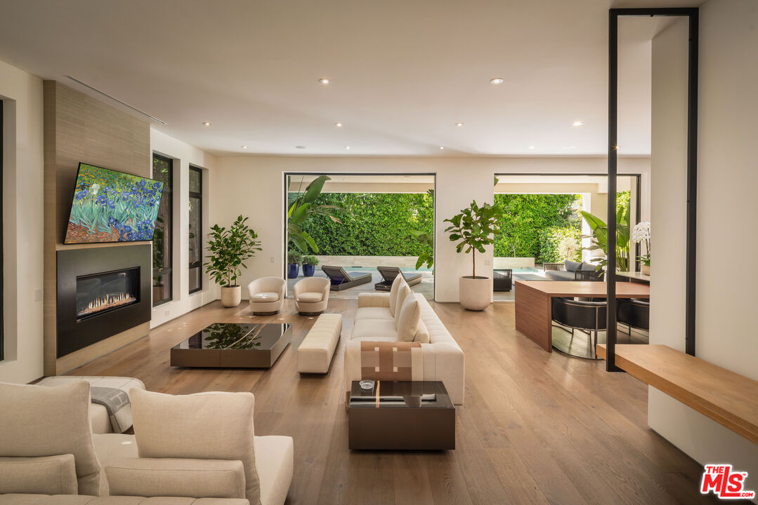 Property photo for 333 N Croft Ave, Los Angeles, CA